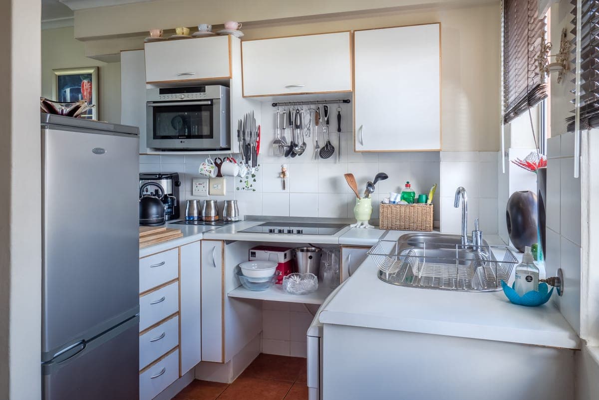 A small juicing appliance on a compact kitchen counter